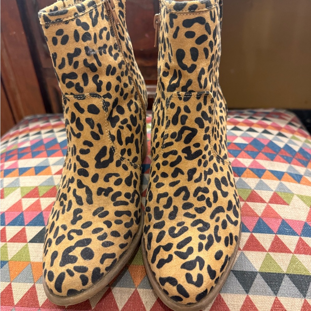 Carlos by Carlos Santana Animal Print Ankle Boots size 8 1/2